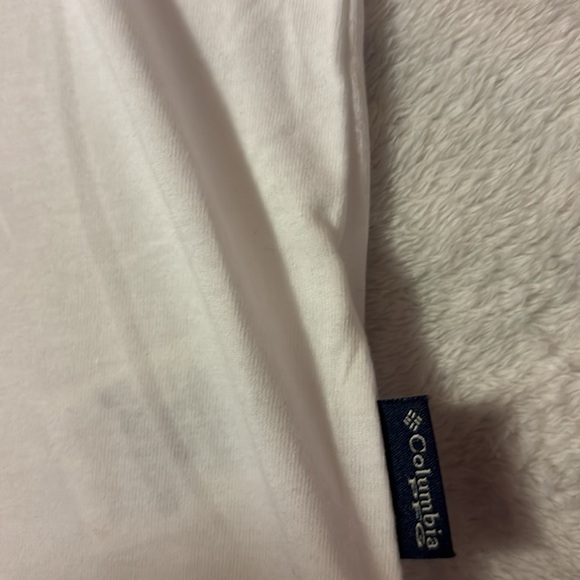 NWT Columbia pocket tshirt. White with blue/peach. XL. - Picture 13 of 15